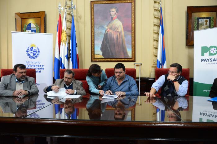 Firma de convenios del MVOT en el departamento de Paysandú