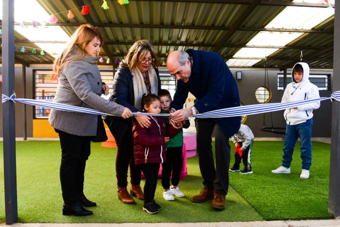 Inauguración de dos salas móviles de Centros CAIF.