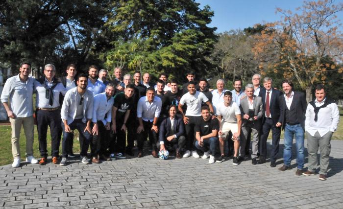 presidente Lacalle Pou con la selección de fútbol sub-20