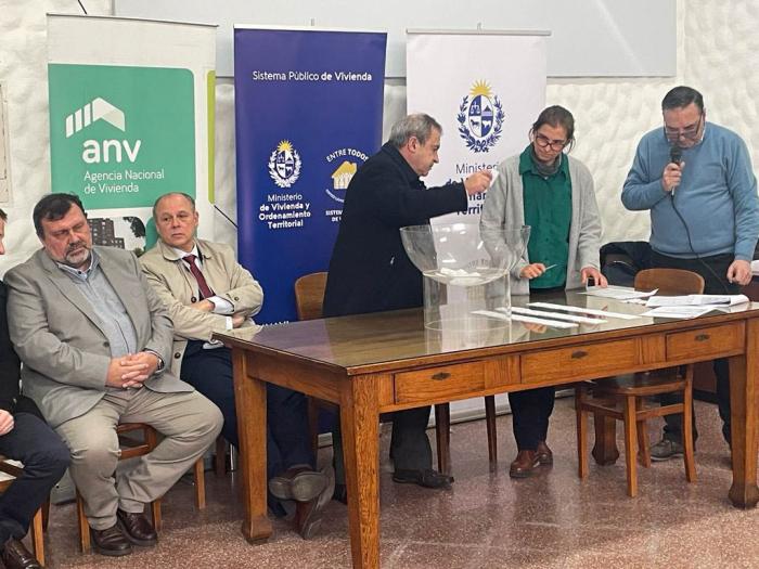 Sorteo entre inscriptos para acceder a vivienda en Las Piedras.