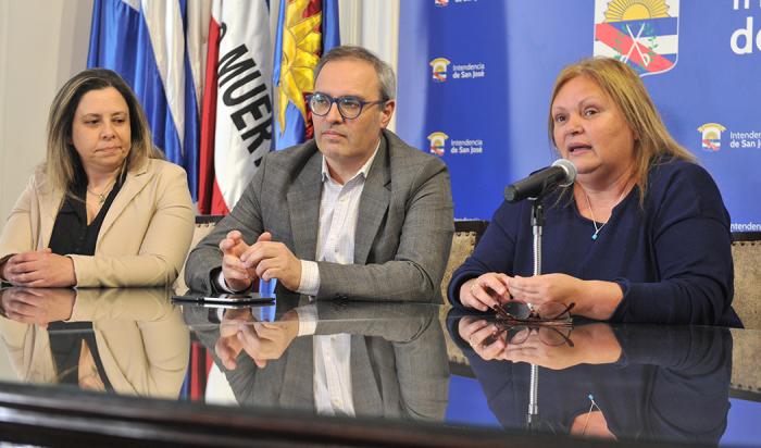 Imágenes de conferencias del INE en San José y Colonia