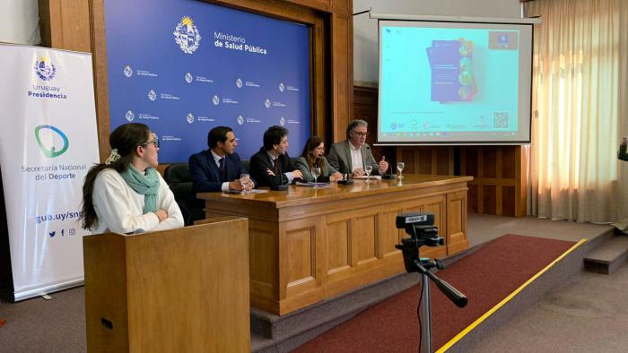 Imágenes del lanzamiento de una guía de actividad física del MSP