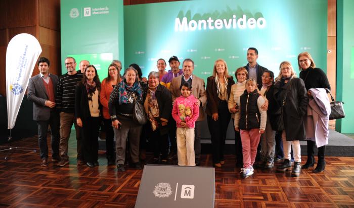 Imágenes de escrituración de viviendas en Piedras Blancas