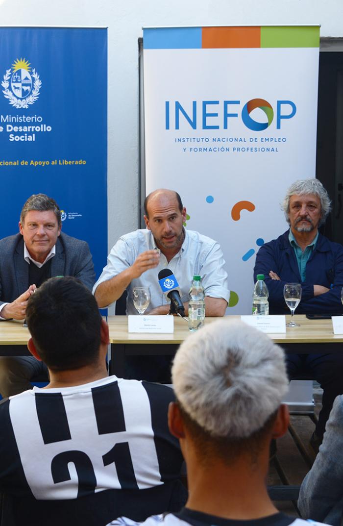 Imágenes de entrega de diplomas de Inefop y Dinali