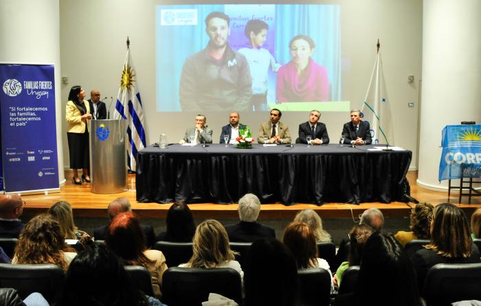 Aniversario del programa Familias Fuertes en Uruguay.