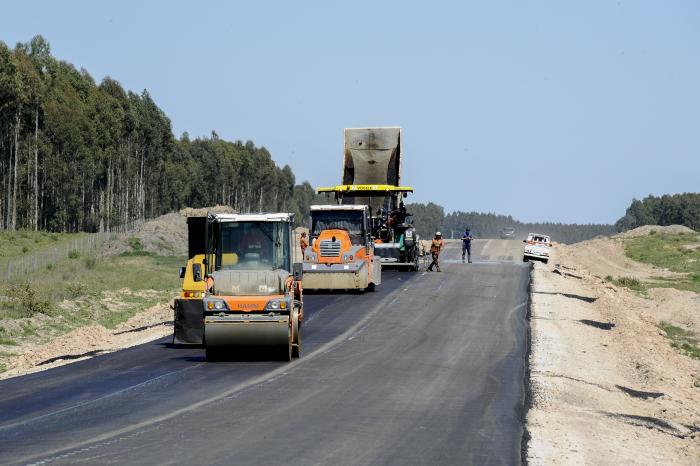 Obras en la ruta n.° 2, en Soriano, y la n.° 20, en Río Negro