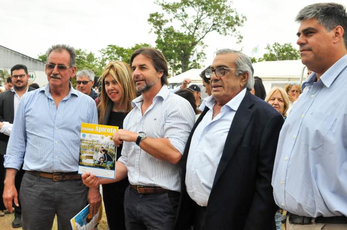 Imágenes del presidente Lacalle Pou en apertura de la Zafra de Miel 2023.