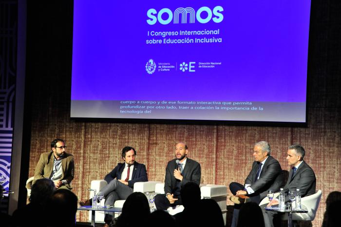 Autoridades del Poder Ejecutivo en apertura de Somos
