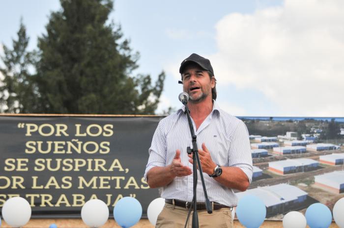 Presidente Lacalle Pou en inauguración de Mevir en Sauce.