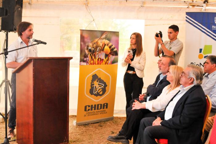 presidente Lacalle Pou en apertura de la zafra de miel 2023