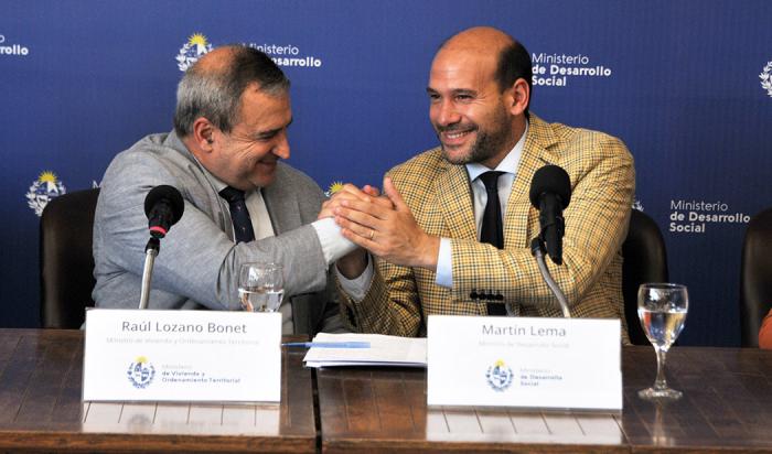 Imágenes de firma de convenio entre MVOT y Mides