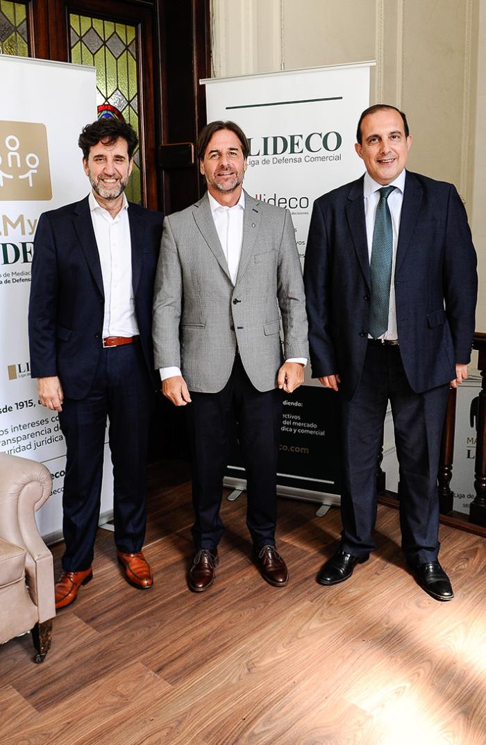 Imágenes del presidente Lacalle Pou en sede de la Liga de Defensa Comercial