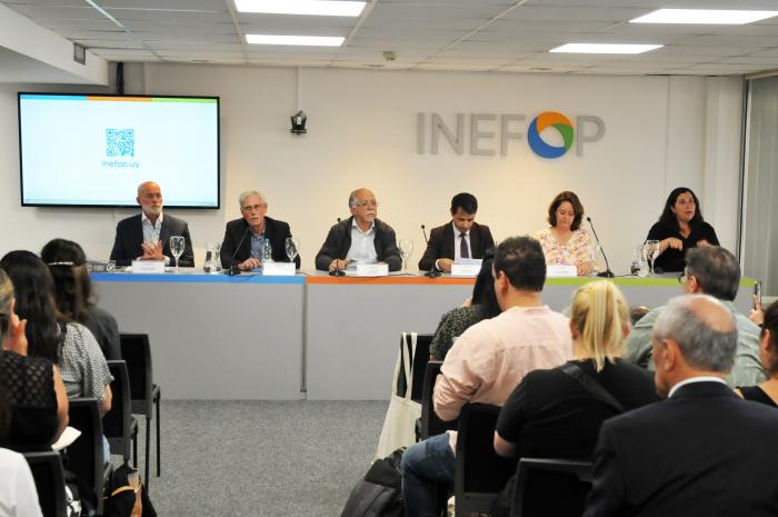 Entrega de diplomas a través de Uruguay Certifica