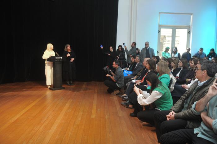 Imágenes de la presidenta en ejercicio en lanzamiento de Unicef