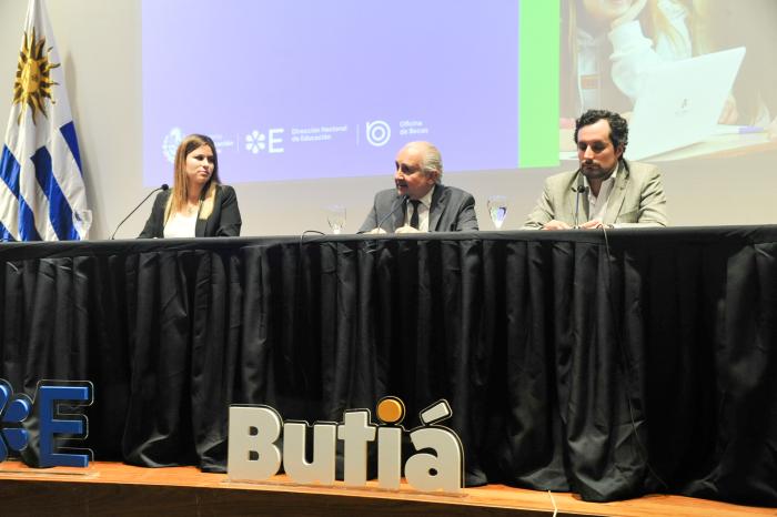 Ceremonia del MEC por los programas de becas