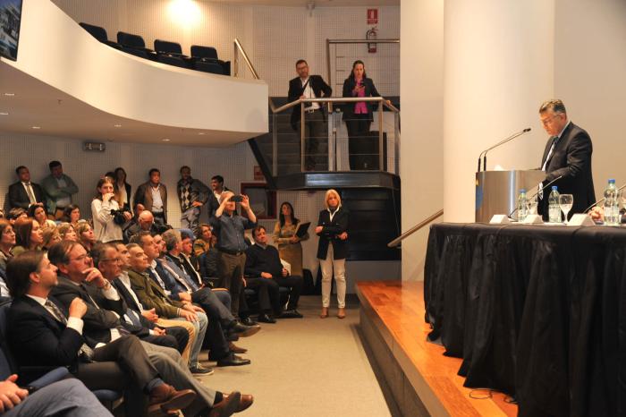 Presidente Lacalle Pou presenció firma de convenio entre OPP y gobiernos departamentales