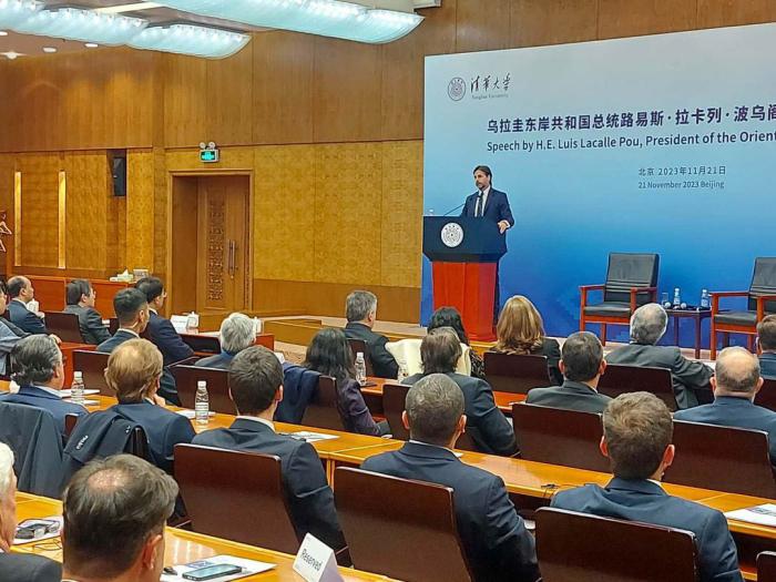 El presidente de la República, Luis Lacalle Pou durante su viaje a la República Popular China
