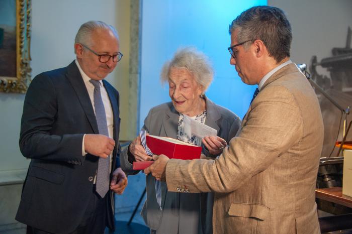 Homenaje a la poeta Ida Vitale
