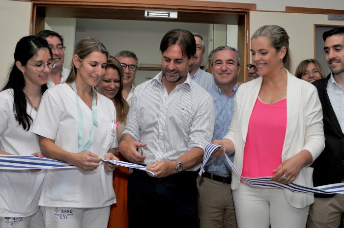 Presidente Lacalle Pou en la inauguración del CTI del hospital de Mercedes