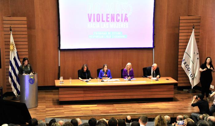 La presidenta en ejercicio en actividades por eliminación de violencia de género