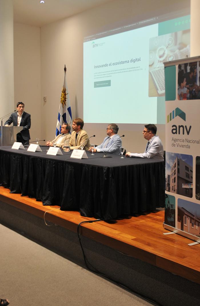 Imágenes de la renovación del sitio web y aplicación móvil de ANV