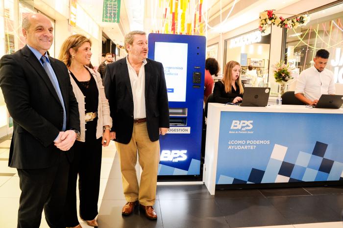 Inauguración de la agencia Tres Cruces del BPS