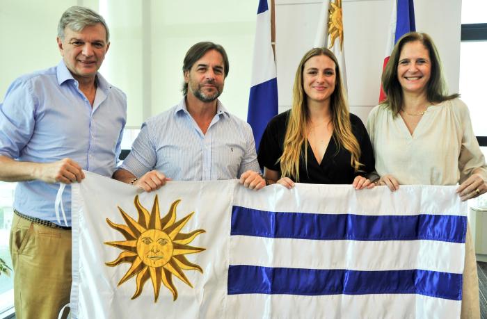 Entrega de pabellón nacional a la deportista Patricia Pita