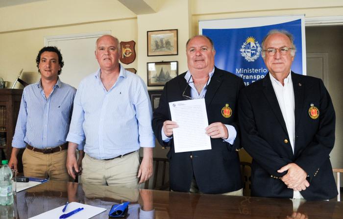 Firma de convenios sociales del MTOP en Montevideo