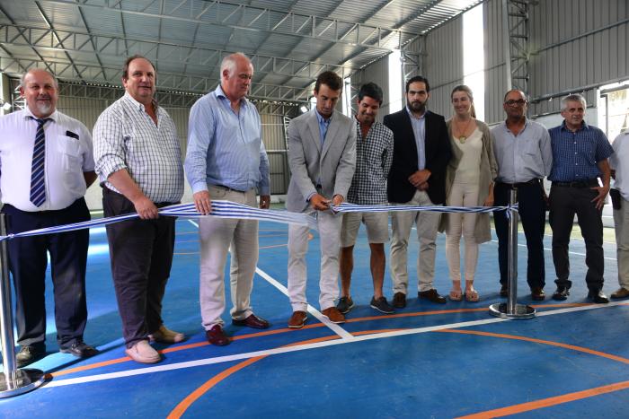 Firma de convenios e inauguraciones de MTOP y clubes sociales 