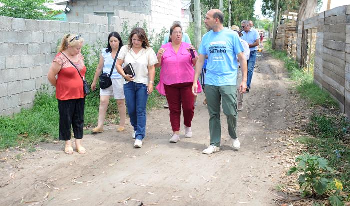 Imágenes de recorrida del ministro de Desarrollo Social en Canelones