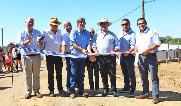 Imágenes de inauguración de viviendas de Mevir en Cerro Largo
