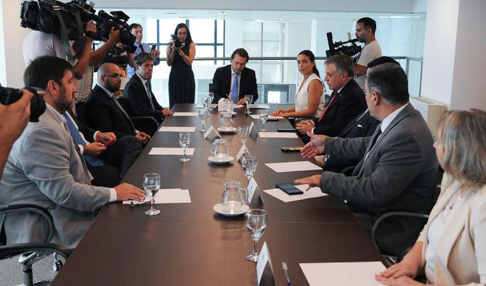Uruguay firma memorando de entendimiento para construir planta de hidrógeno verde