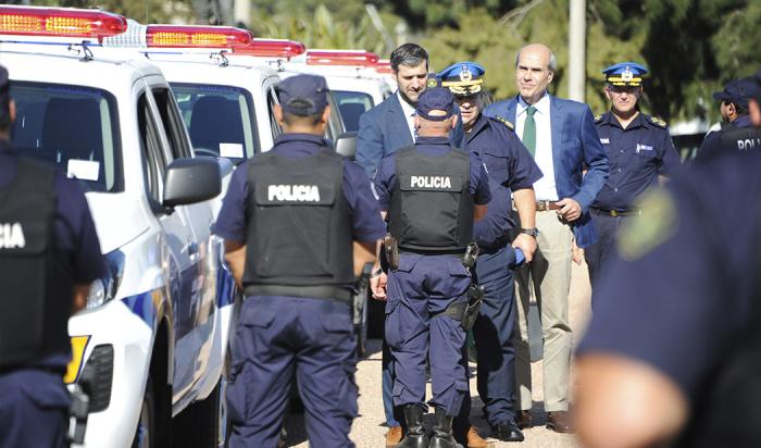 Jefaturas de Policía de todo el país recibieron más de 100 vehículos