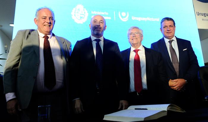 Imágenes de ceremonia de asunción en el Ministerio de Turismo