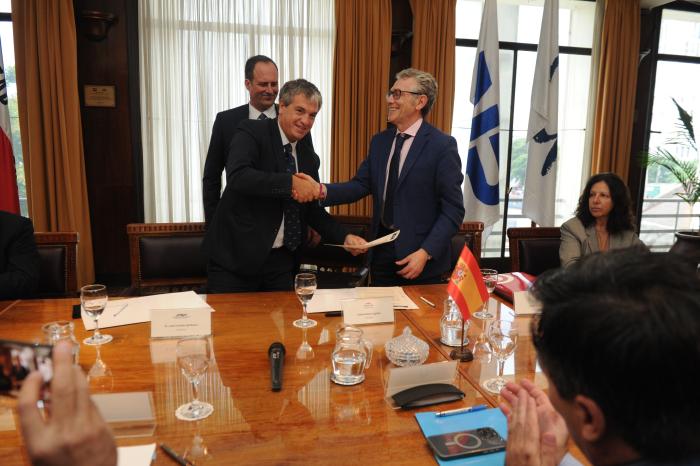Puertos de Montevideo y Vigo firmaron acuerdo para potenciar al sector pesquero