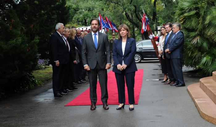 Imágenes del presidente Lacalle Pou con su par de Grecia
