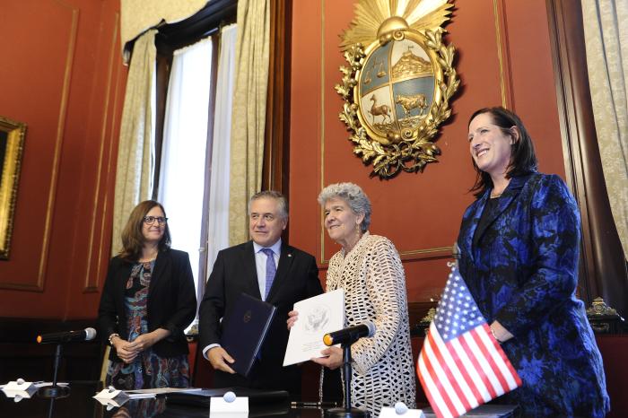 Imágenes de la firma de memorando de entendimiento entre Uruguay y Estados Unidos