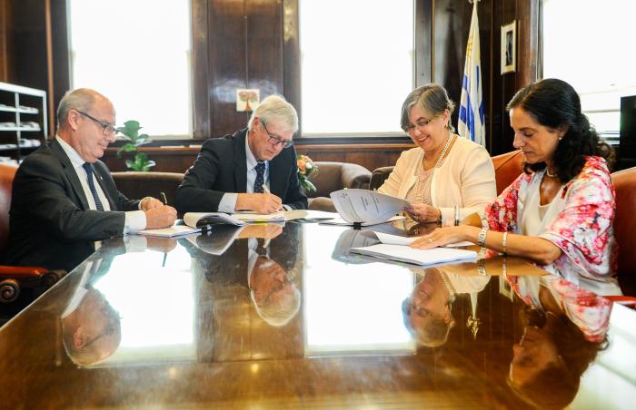 Firma de préstamo por saneamiento