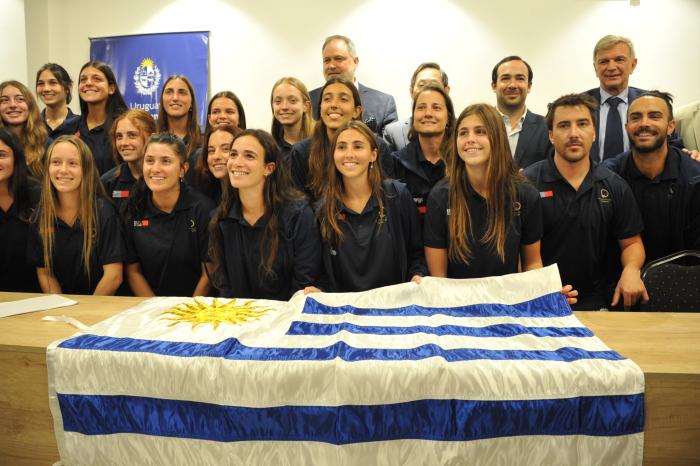 Imágenes de despedida al primer grupo de deportistas que viajará a China