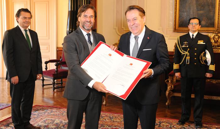 Presentación de cartas credenciales al presidente Lacalle Pou