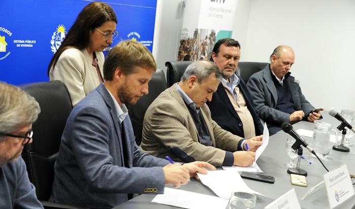 Firma de convenio entre la ANV y el ministerio de Vivienda