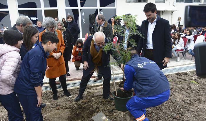 Centro Aparicio Saravia de Casavalle incorporó biblioteca con más de 1.200 libros