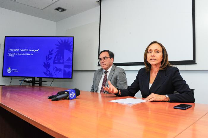 Presentación del programa Vuelve en agua