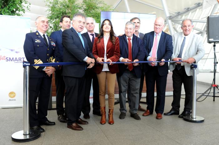 Arribo del primer vuelo Montevideo-Buenos Aires de Jetsmart