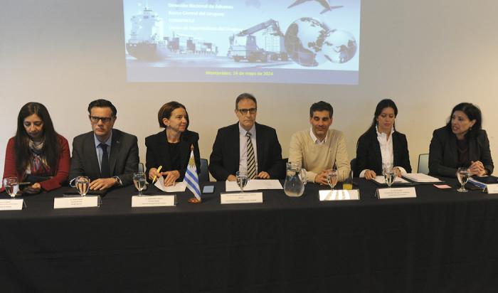 Seminario organizado por Secretaría de Inteligencia convocó a referentes en comercio exterior