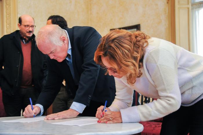 Firma de convenios sociales del MTOP en Montevideo
