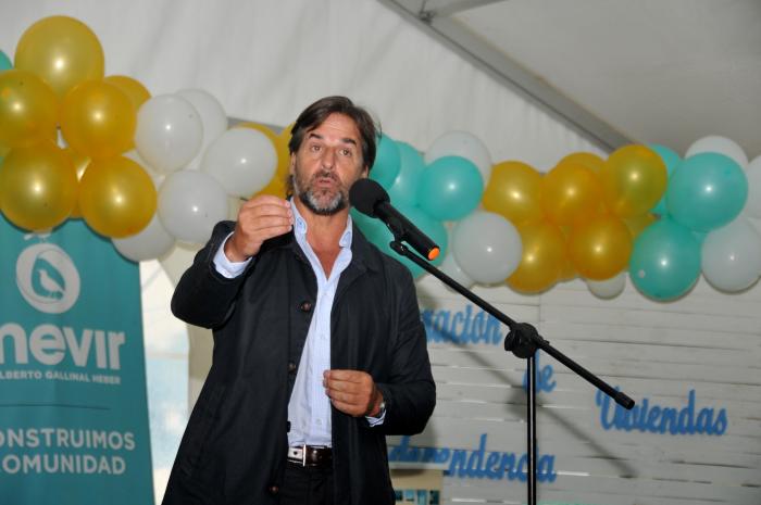Presidente Lacalle Pou en inauguración de Mevir en Florida