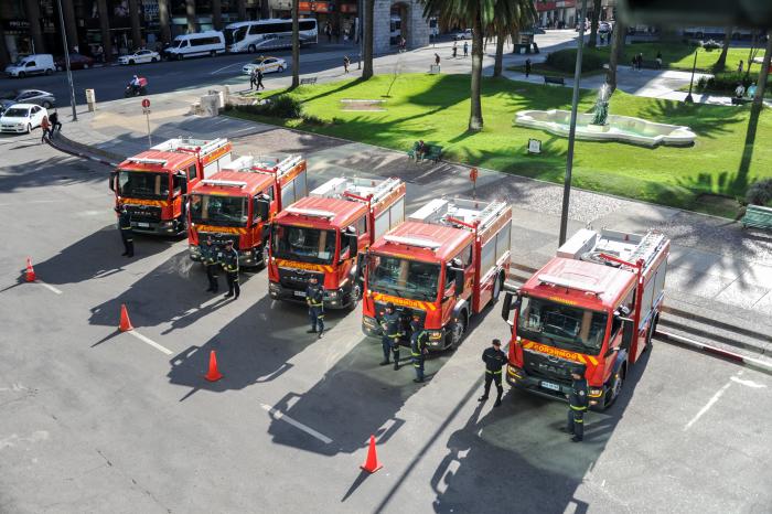 Entrega de autobombas a la Dirección Nacional de Bomberos