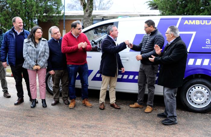 Entrega de ambulancia en el departamento de Durazno