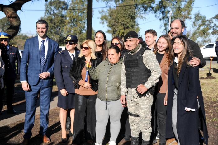 Entrega de vivienda por convenio entre Ministerio del Interior y MVOT